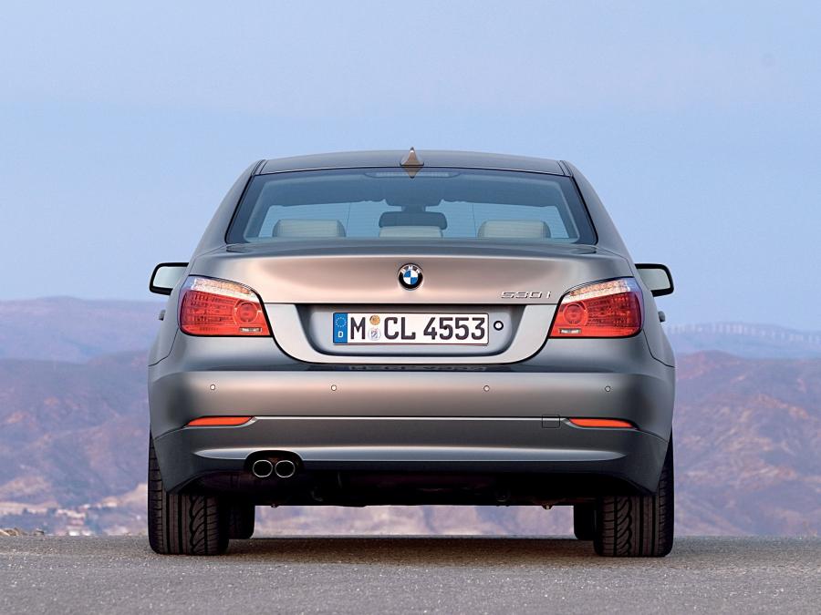  BMW 530i Sedan 2007 года  (фото 12 из 16)